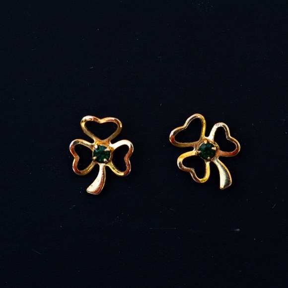 Gold plated Shamrock studs w/ green stones - Picture 2 of 4